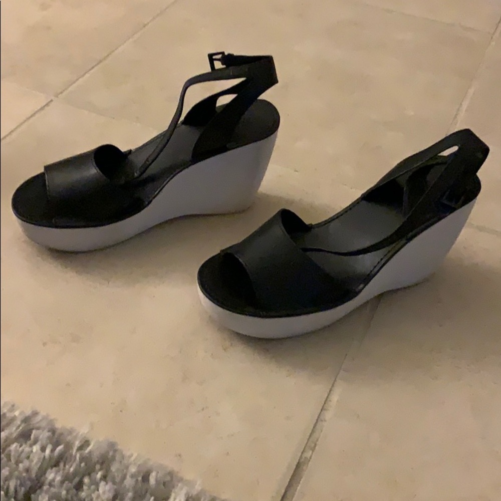 Shoes - Picture 2 of 4